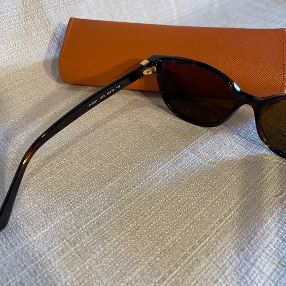Tory Burch Tortoise Shell Sunglasses with Orange Case - Picture 10 of 10